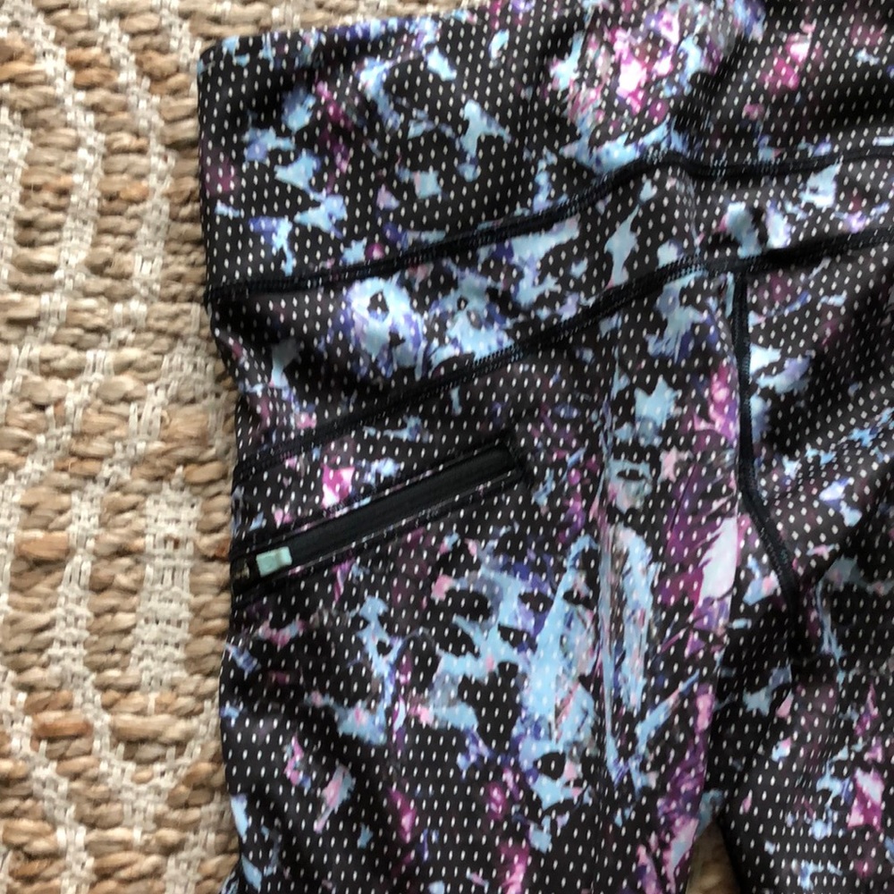 Lululemon capris - Picture 4 of 4